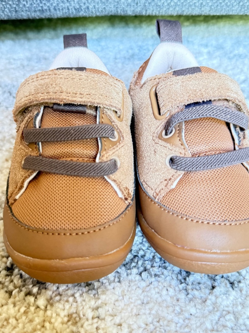 New UGG Adventurer Sneaker Toddler Size 5T Chestnut